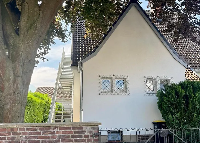 Dachgeschosswohnung Benther Berg, Contactless Check-in, Free Parking, Vollsaniert Und Renoviert 2025
